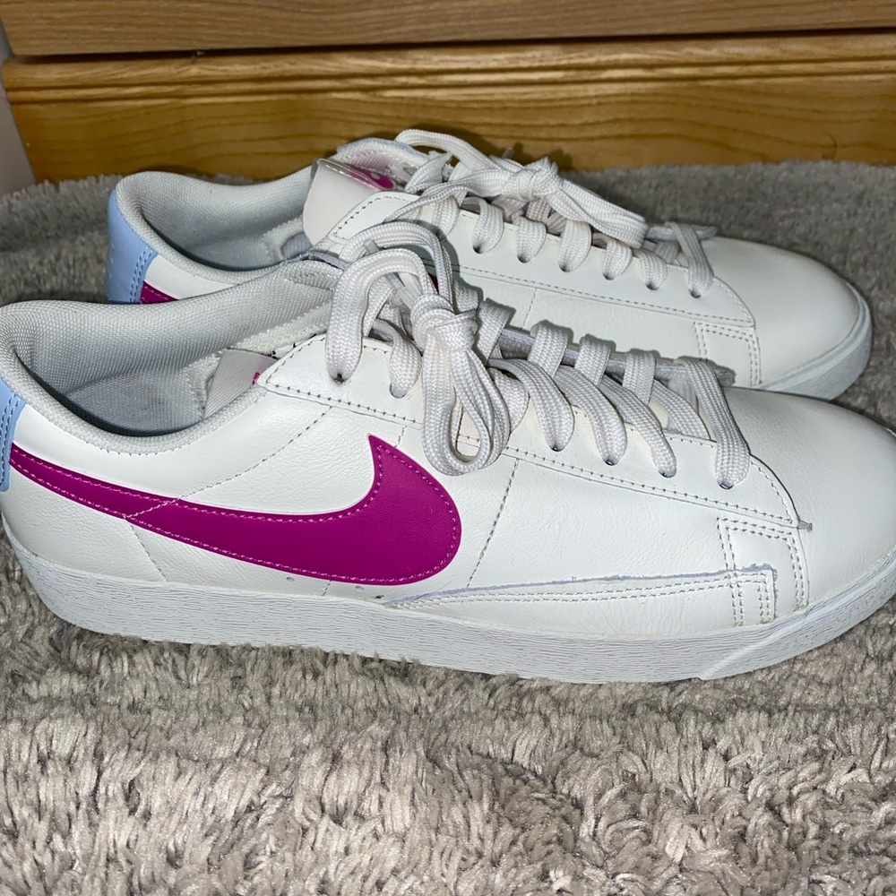 BRAND NEW low nike blazers
